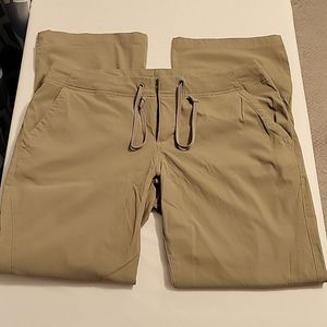 BRAND - COLUMBIA, SIZE - 12 SHORT, COLOR - KHAKIS
